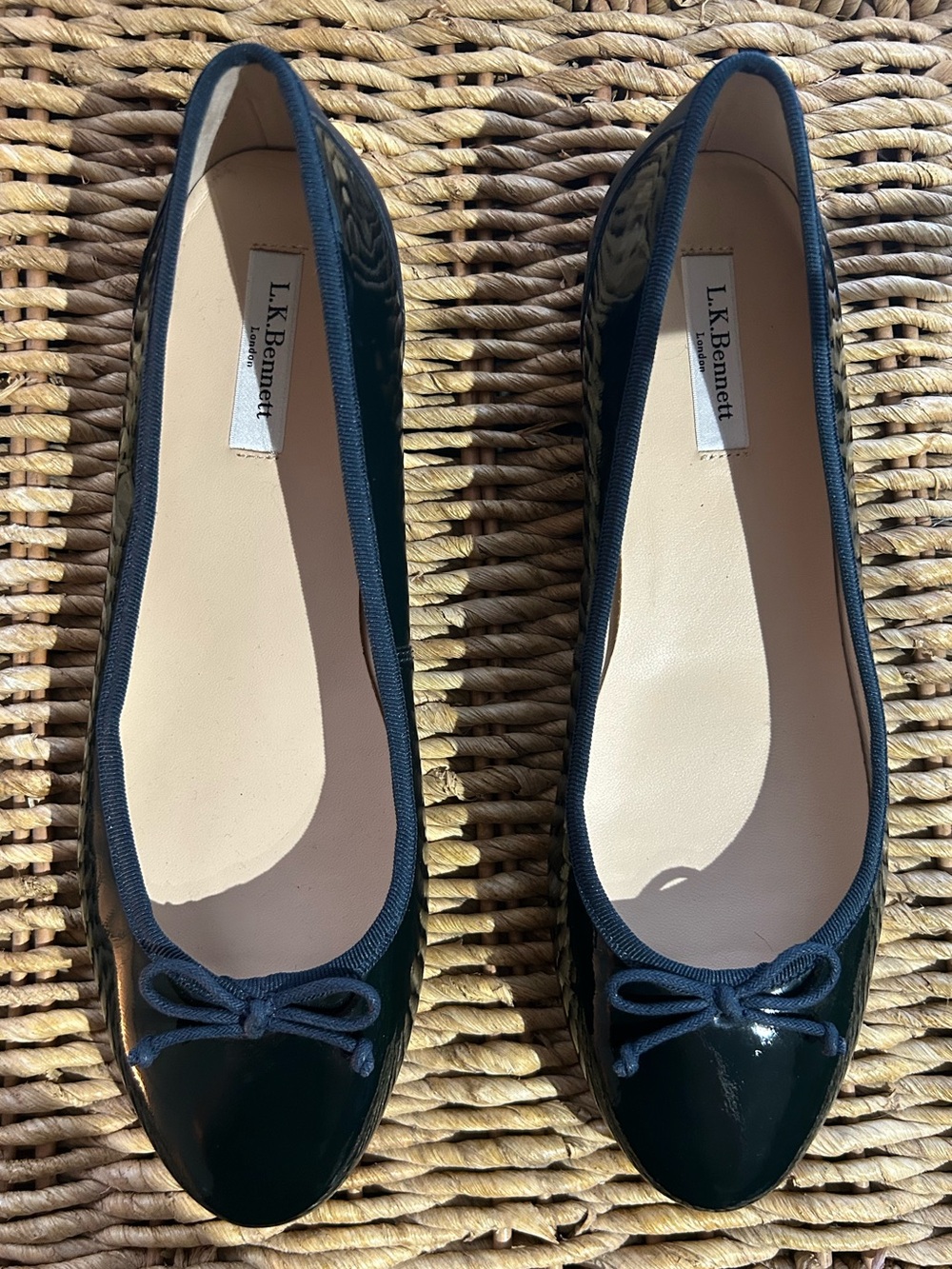 LK Bennett Women’s Forest Green Patent Ballet Flats with Blue Bow & Trim Size 40
